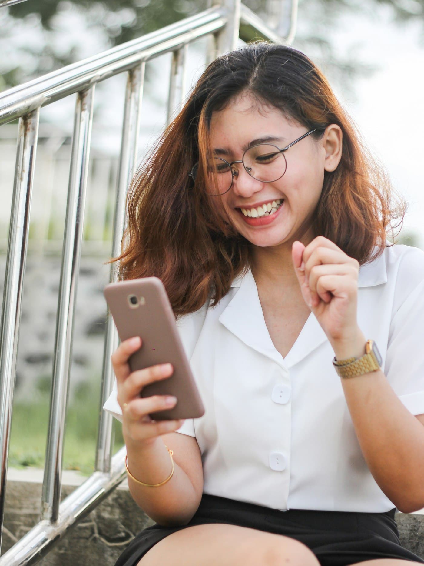 A customer messaging a brand on her phone